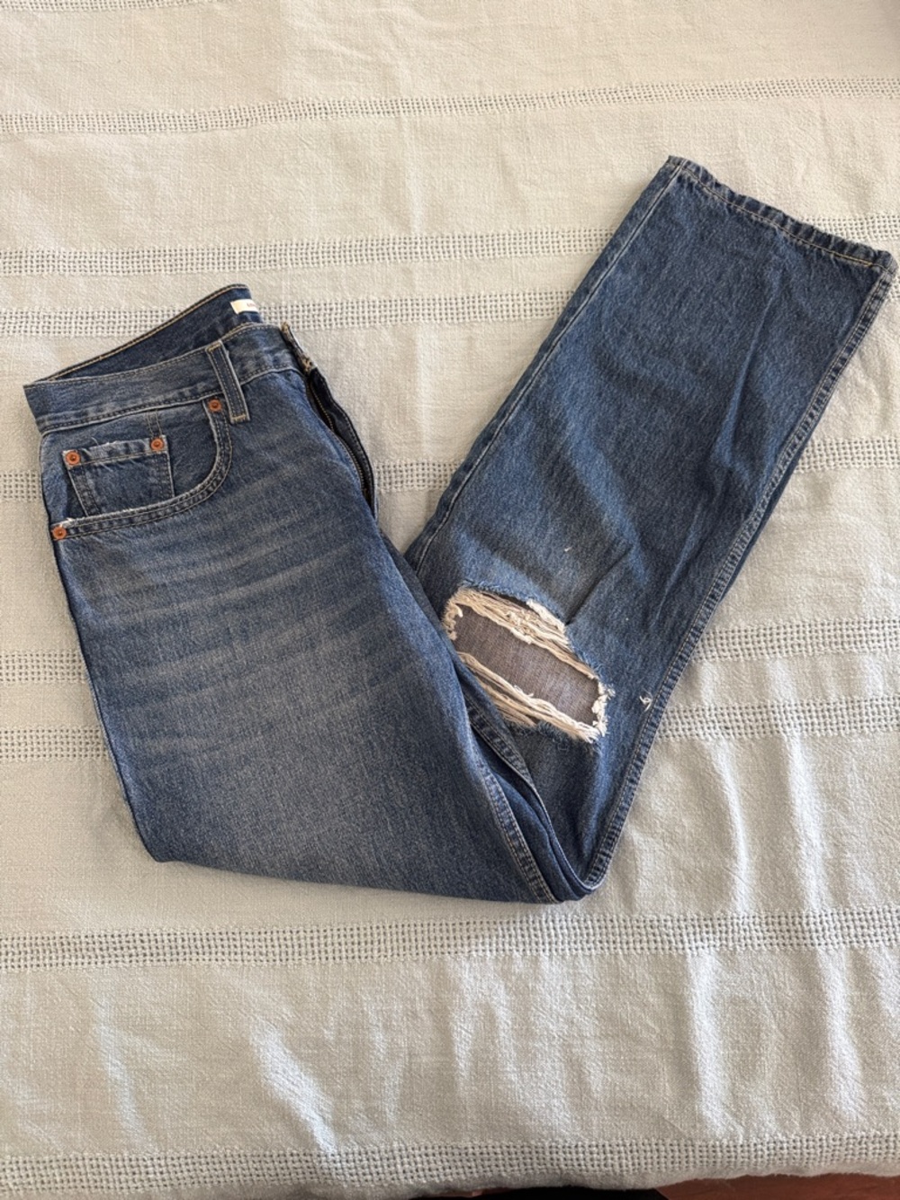 Levi's Medium Blue Straight Leg Women's Jeans with Knee Rip